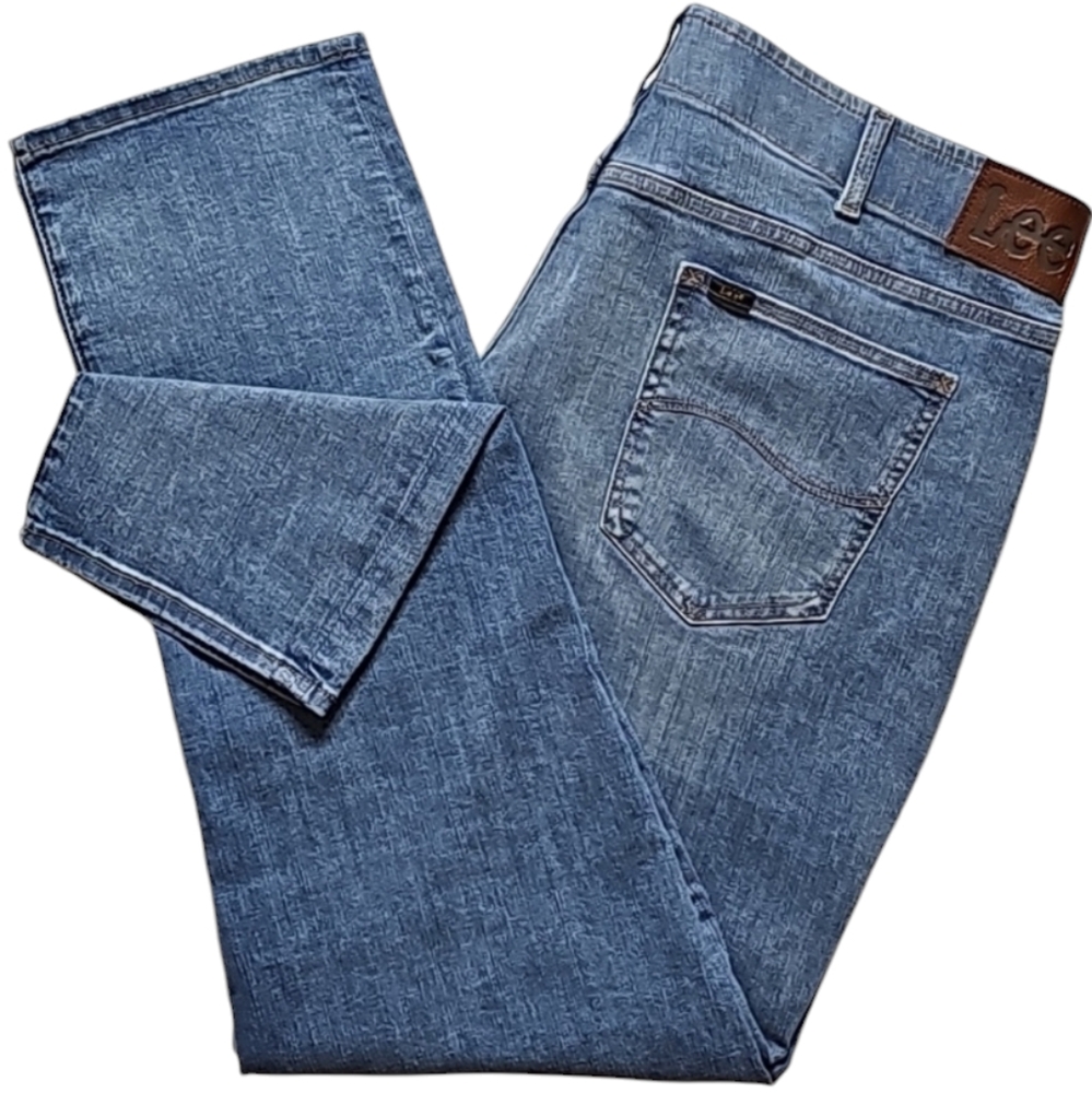 Lee Performance Series Extreme Motion Jeans. Men's Size: W42x32L.